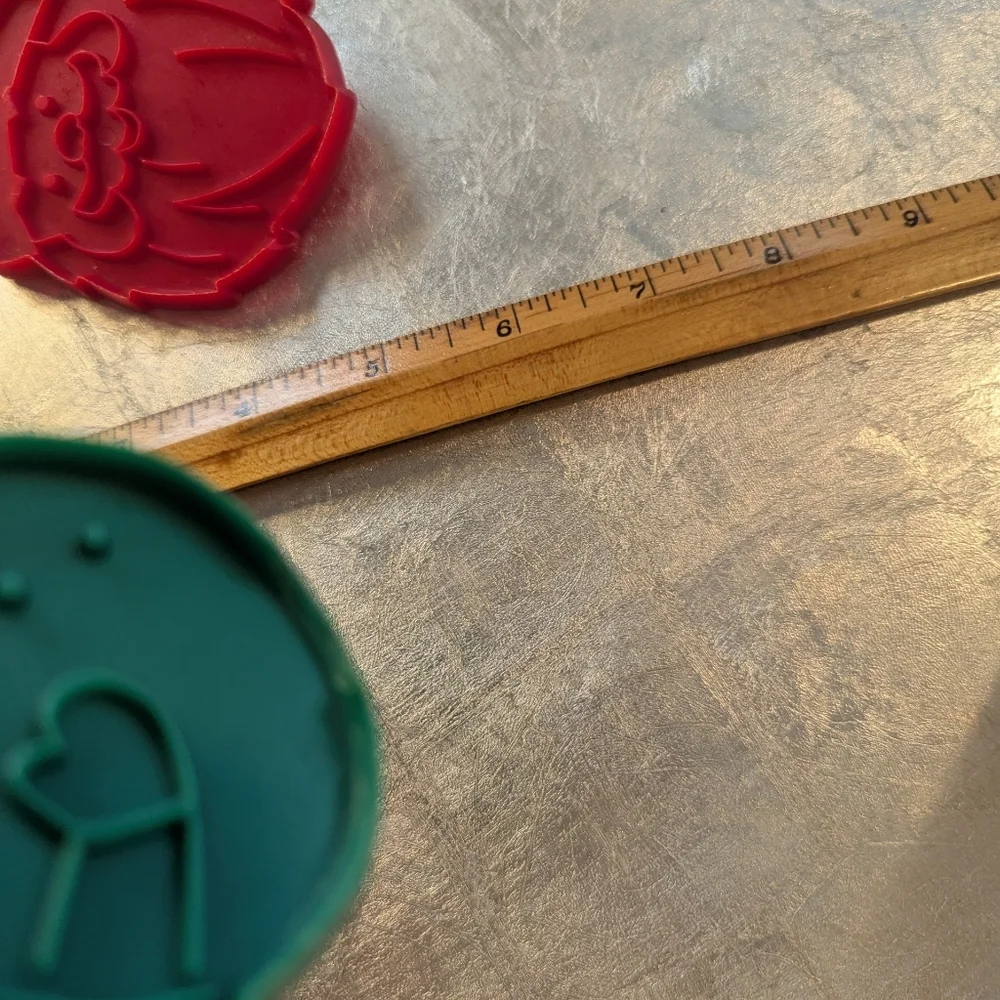 🎄 Vintage 1979 Holidays Cookie Cutter 4